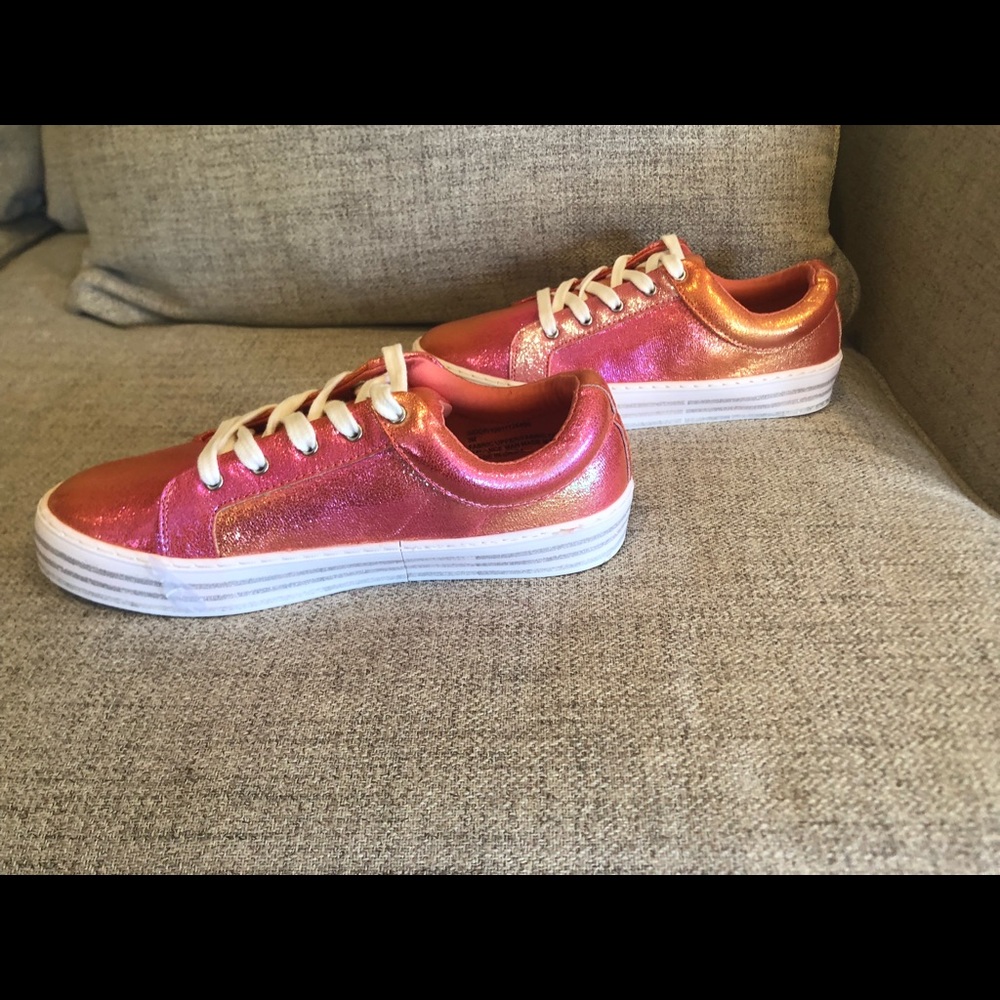 Girl’s INC International Concepts NWT sneakers, Size 3